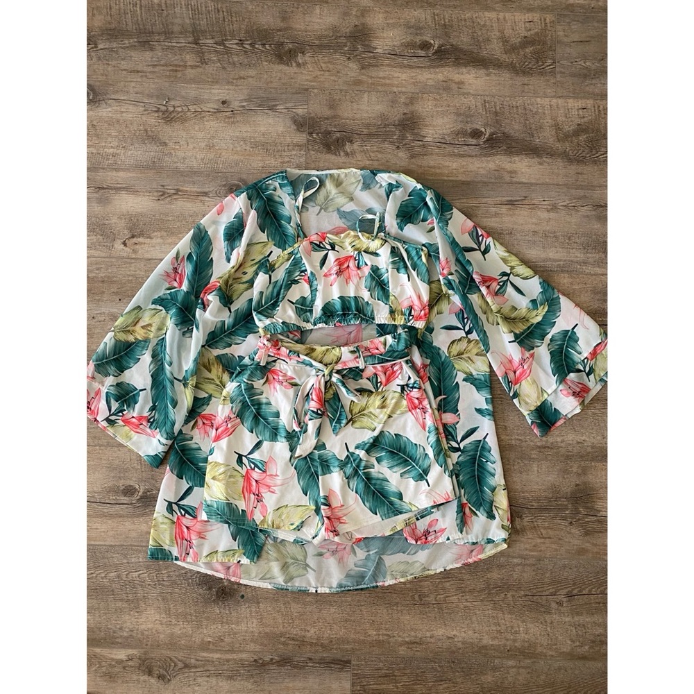 Set crop top, short pants, cover up.